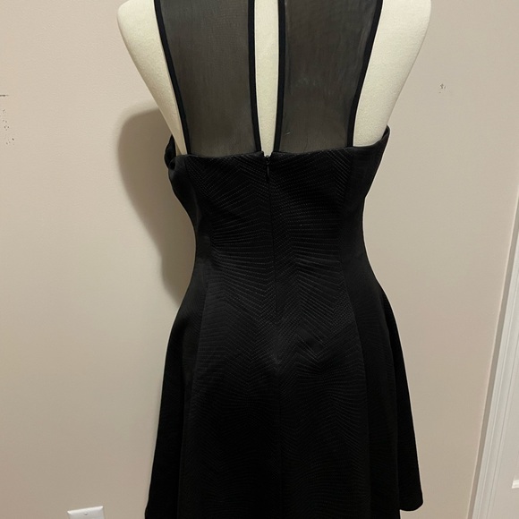 Guess NWT Black Illusion Back‎ Textured Dress. Size 10. Bust 36” waist 29” - Picture 3 of 11